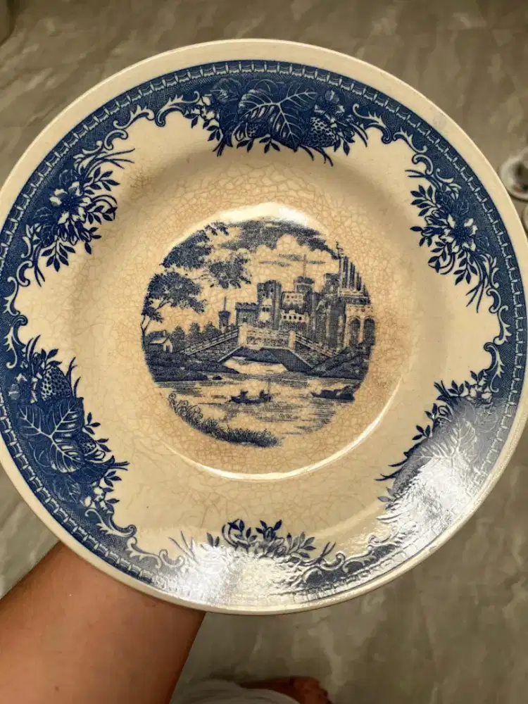 Piring  Antik made in england