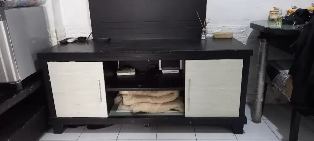 4SALE FURNITURE EX-APARTEMEN MEJA RIAS LEMARI TV