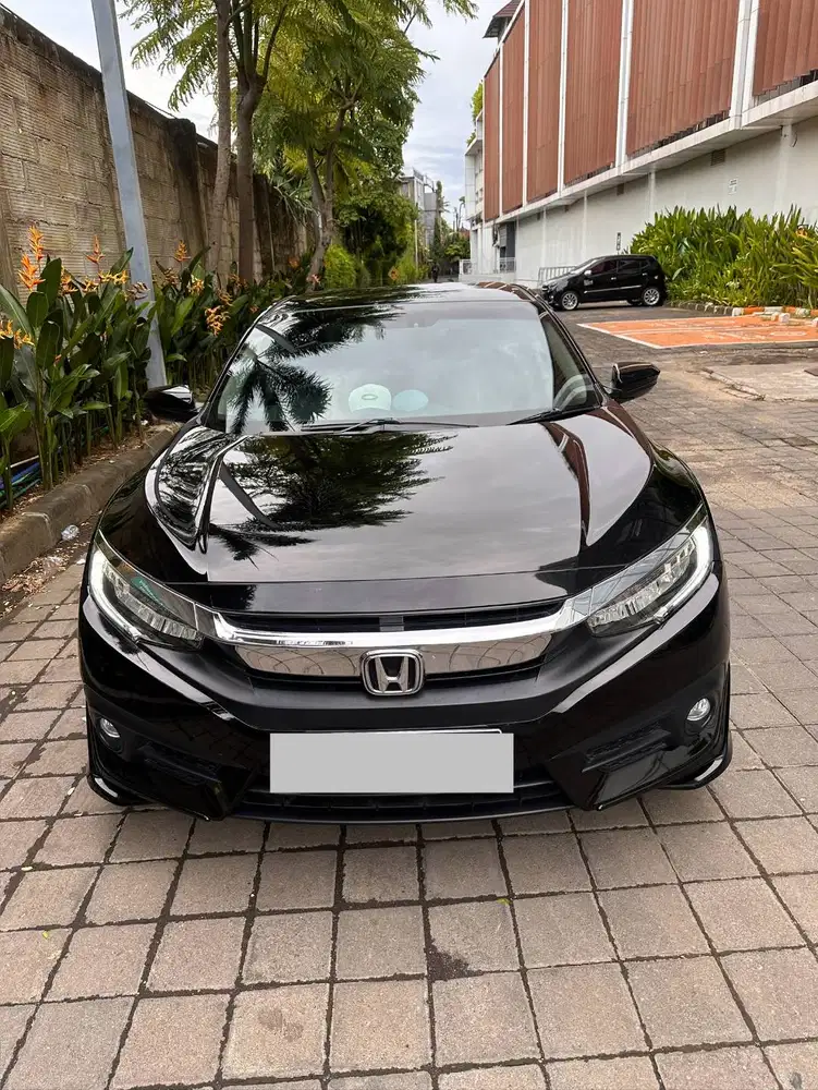 Honda Civic Type Prestige Hitam (2016)