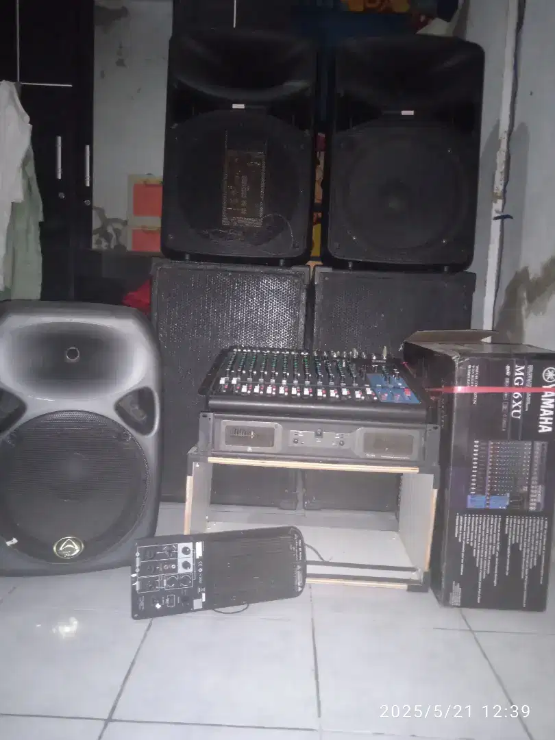Satu set Sound system