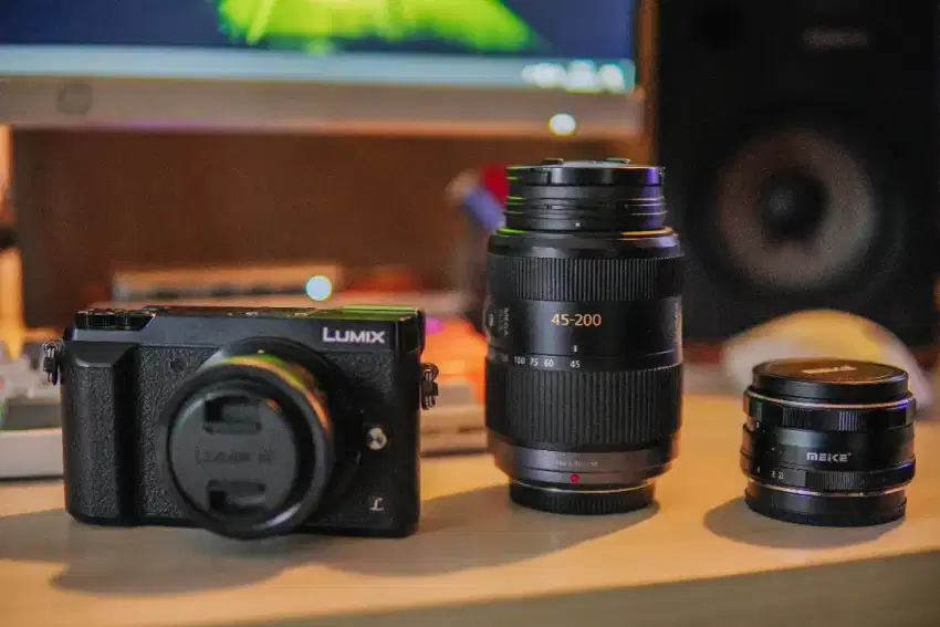Lumix GX85 + 3 lensa