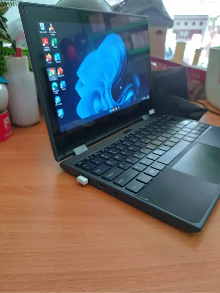 Laptop Lenovo Winbook 300e 2in1 Touchscreen N4100 8GB 256GB EX CEWEK