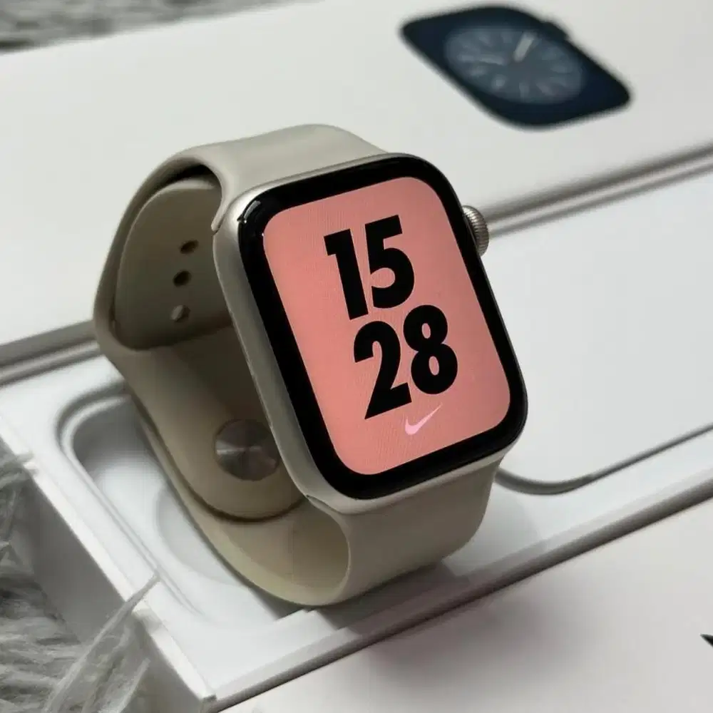 Apple Watch SE Gen 2 44mm Starlight