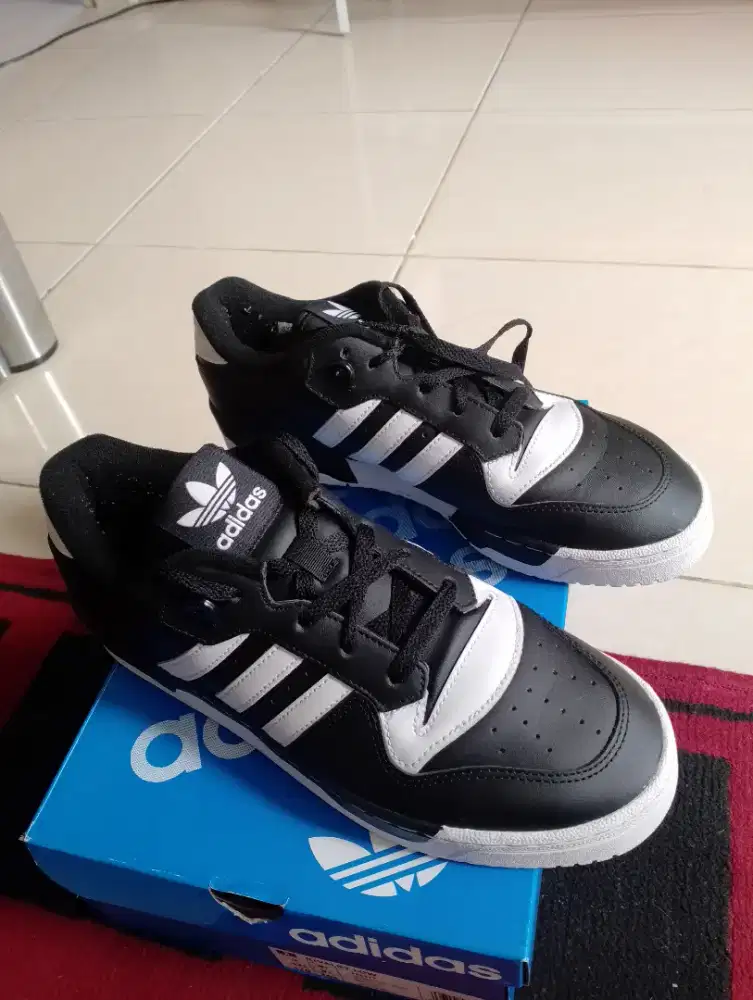 Sepatu Adidas Rivalry Black & White