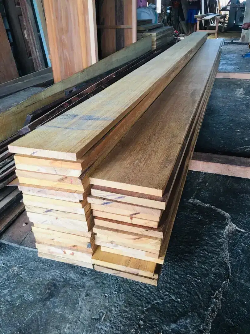 Papan Kayu Ulin Kalimantan ukuran T. 3cm x L. 20cm x P. 4'meter (OVEN)