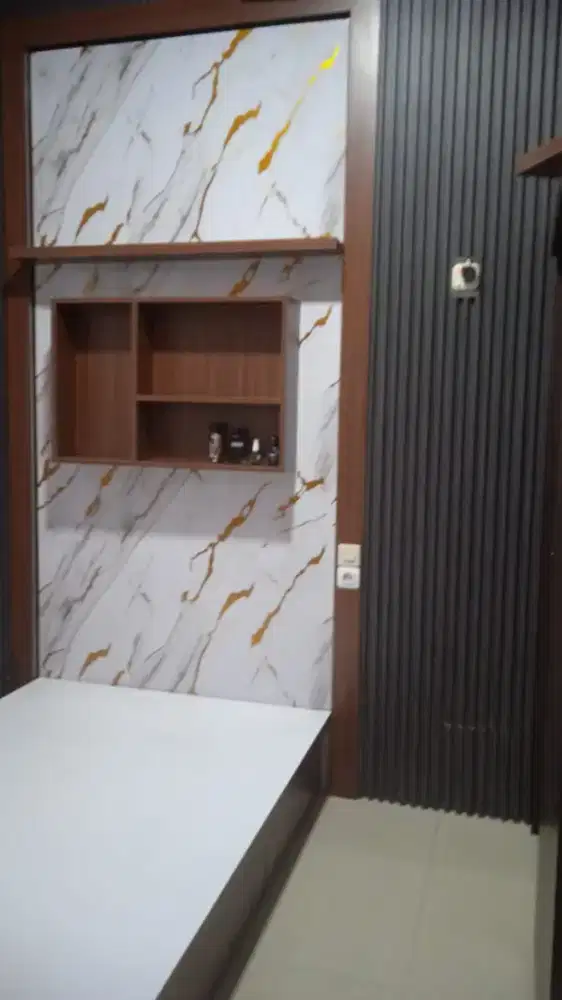 Tempat tidur , Lemari pakaian , Nakas ,Meja rias