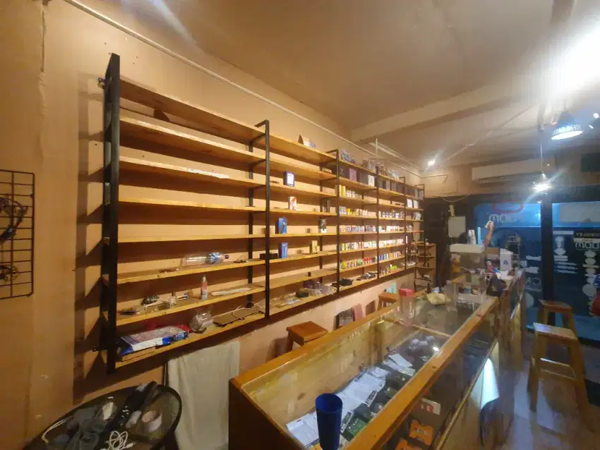 Dijual Etalase dan Rak Liquid Vape
