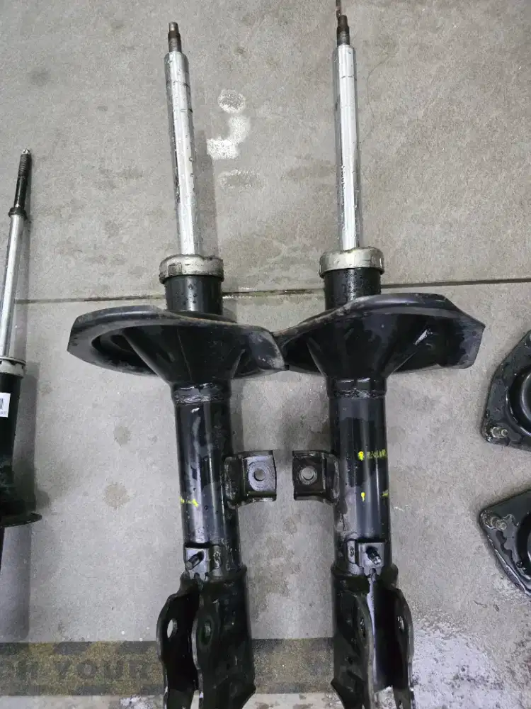 Shock breaker outlander sport depan belakang plus support shock.