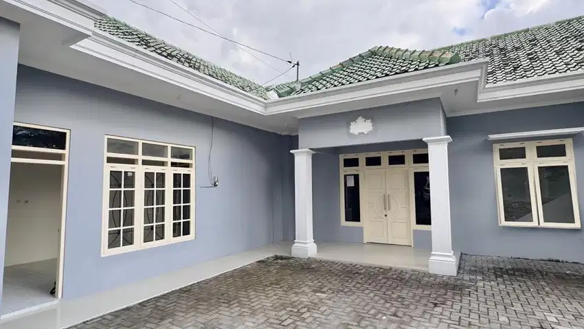 Disewakan! Rumah 11 Kamar Cocok untuk Kos-kosan dan Lokasi Strategis.