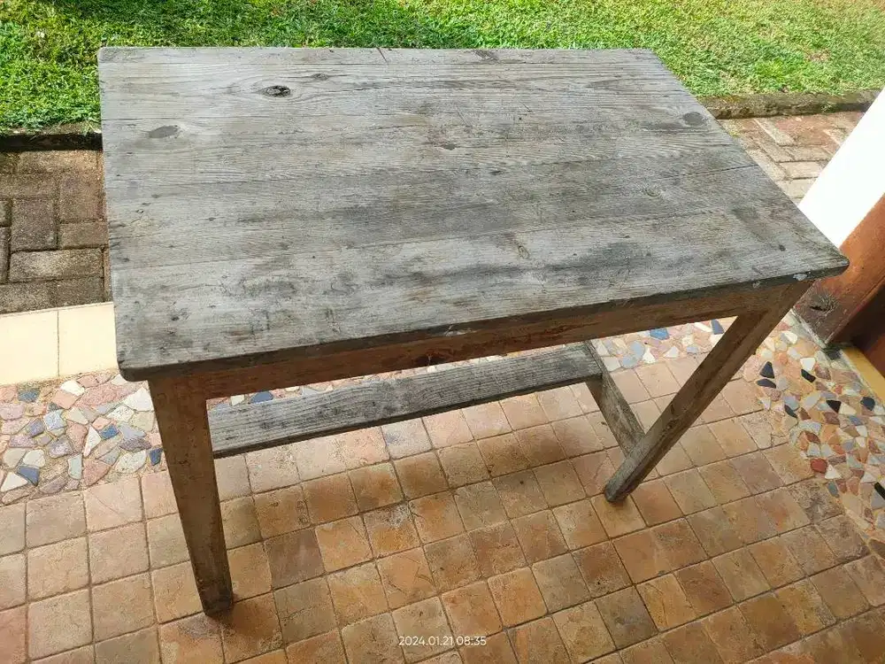 Meja Makan Kayu Bekas Kantin Kafetaria