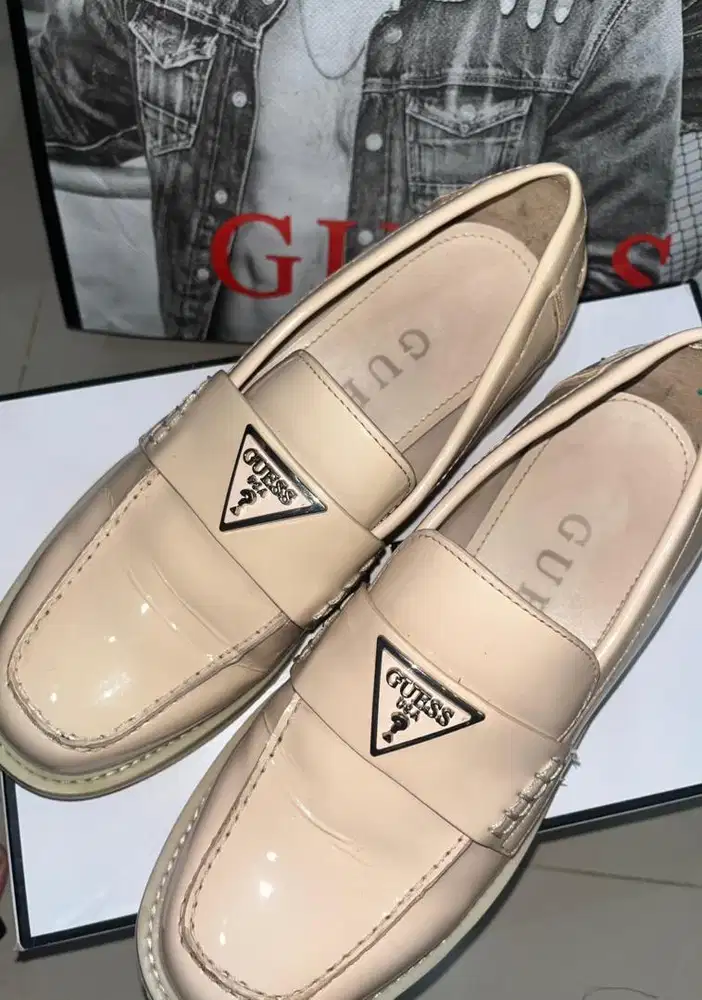 SEPATU GUESS UK 36