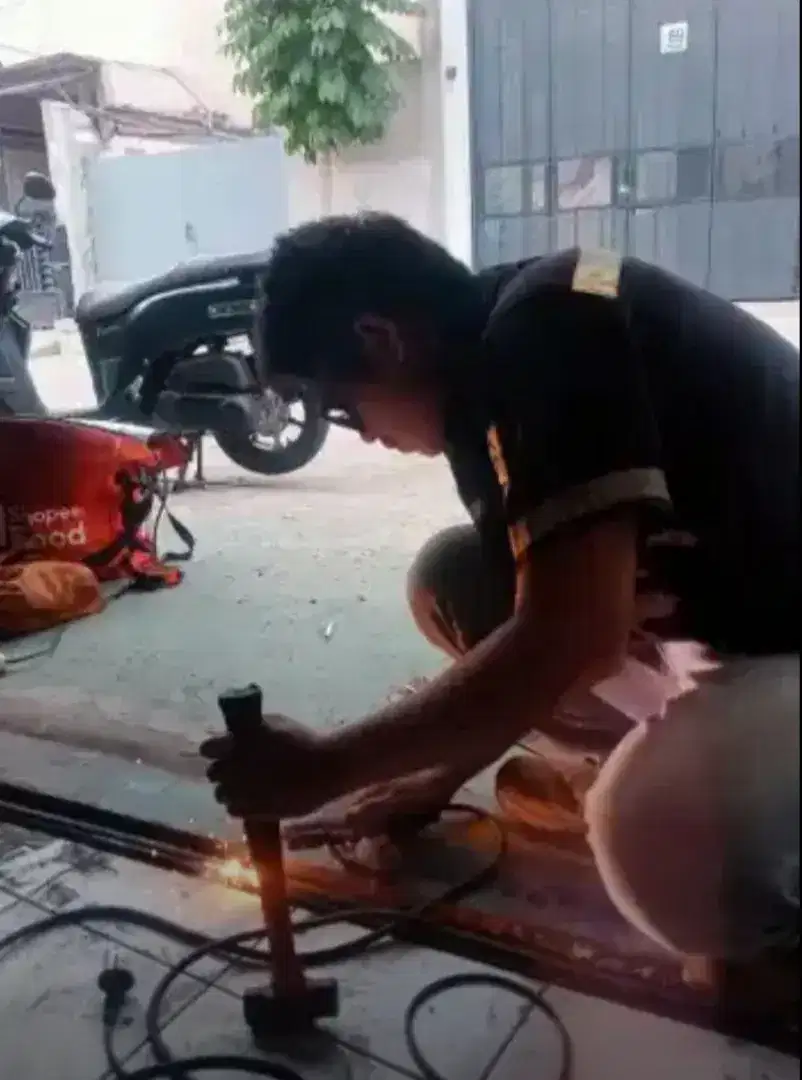 Service rolling door Kemang Jakarta Selatan