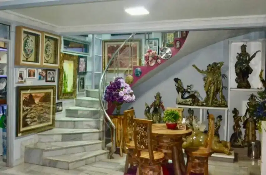 JUAL BU RUMAH MEWAH 2 LT, CANTIK DAN ELEGAN DI KEBON JERUK