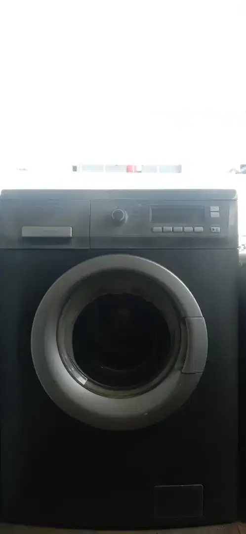 Mesin cuci front loading bekas saksi bisu