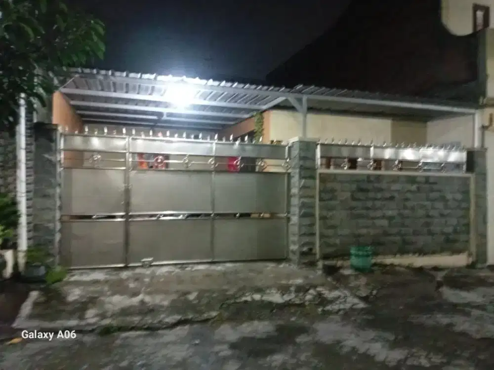 Rumah 1 lantai di lingkungan perumahan