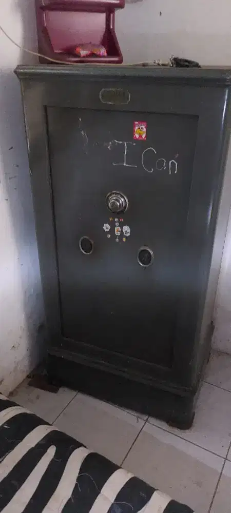 Di jual lemari besi bagus,  berat buatan prancis