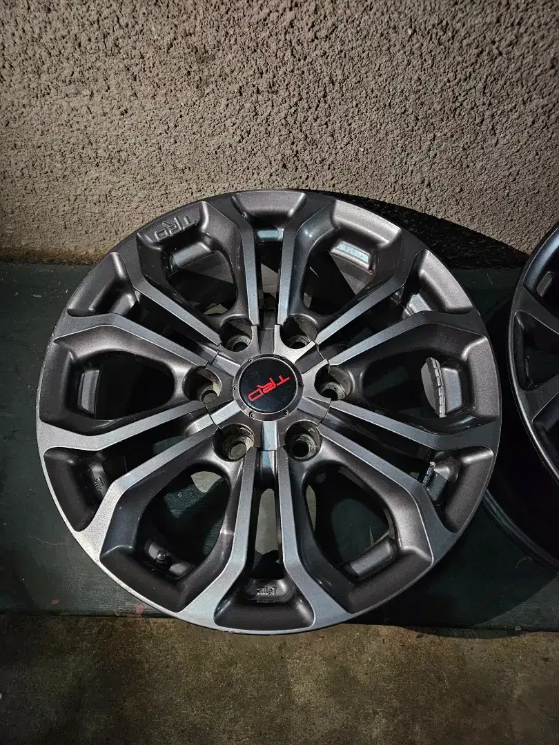 DIJUAL Velg FORTUNER TRD VNT R.18 OEM