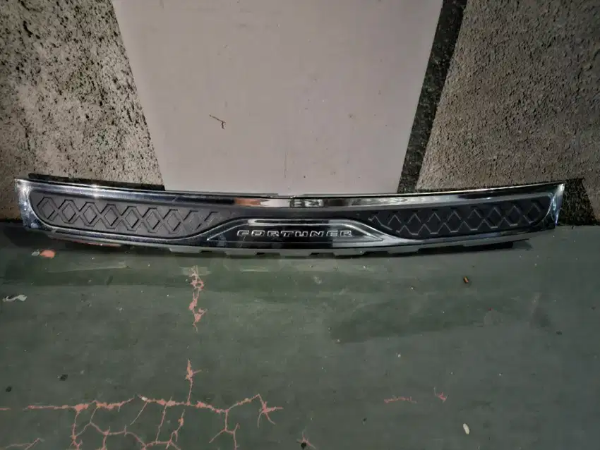 DIJUAL Seal Plate FORTUNER VNT TRD