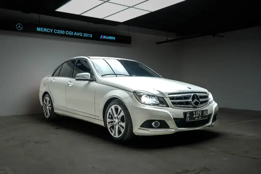 Mercedes-Benz C200 1.8 CGI Sedan AT 2013 Putih Dp 5,9 Jt