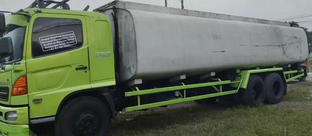 Hino FL 235 jw 2015 tangki 32 KL istimewa