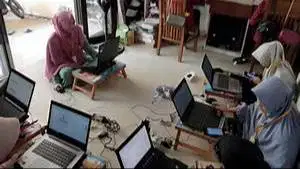Karyawati Admin Input Data Toko Online Di Denpasar