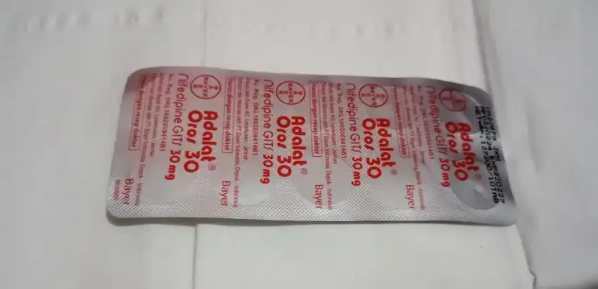 Adalat Oros 30 mg obat hipertensi (10 tablet)