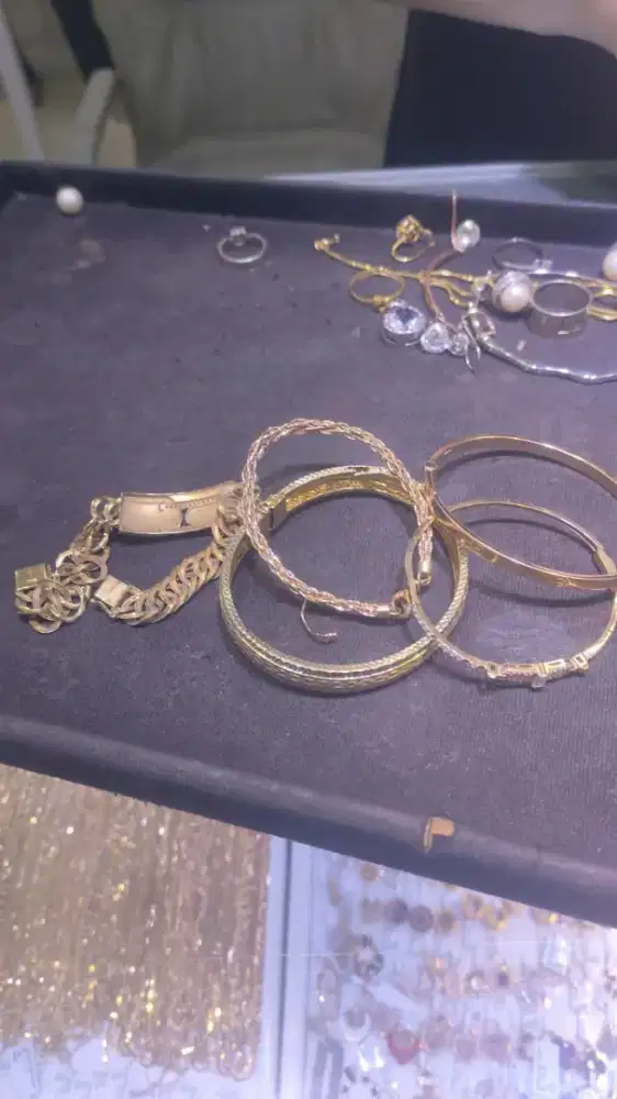 Menerima Emas Tanta surat dan Emas dari toko lain