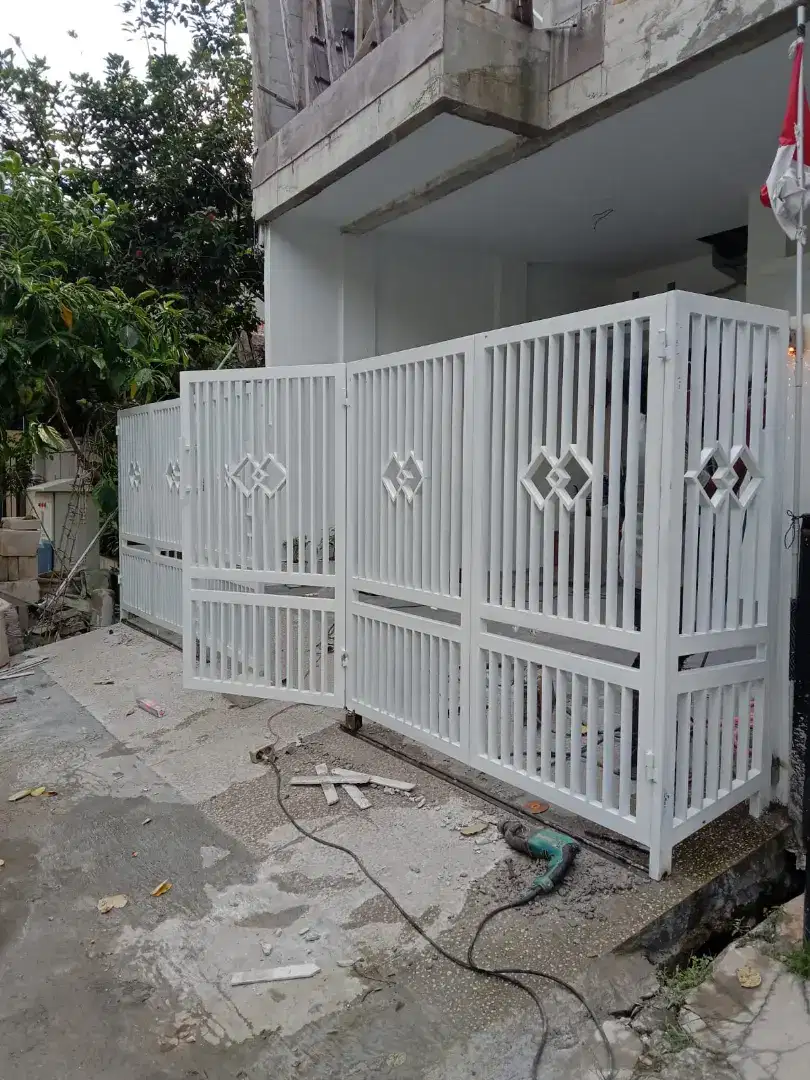 Pagar lipat keren besi hollo