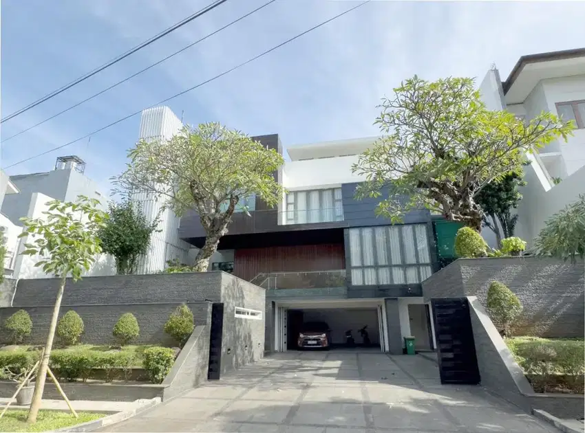 Disewakan Rumah Mewah Lokasi Elite & Tenang Area Simprug