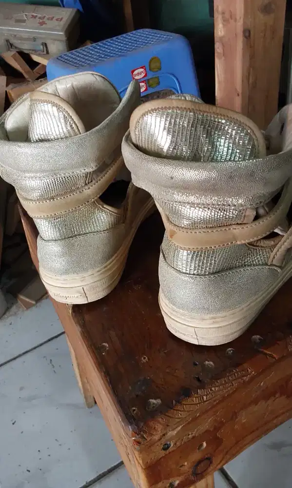 Sepatu salvatore ferragamo