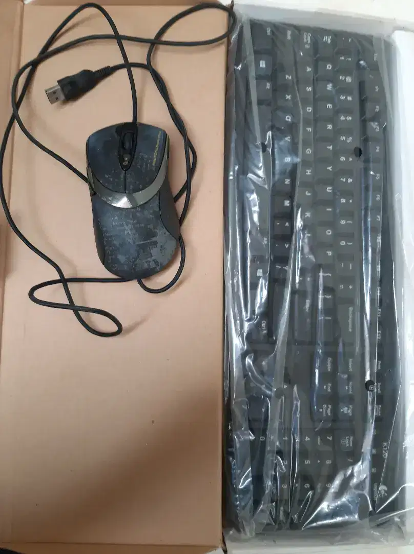 KYBOARD LOGITECH DAN MOUSE X7
