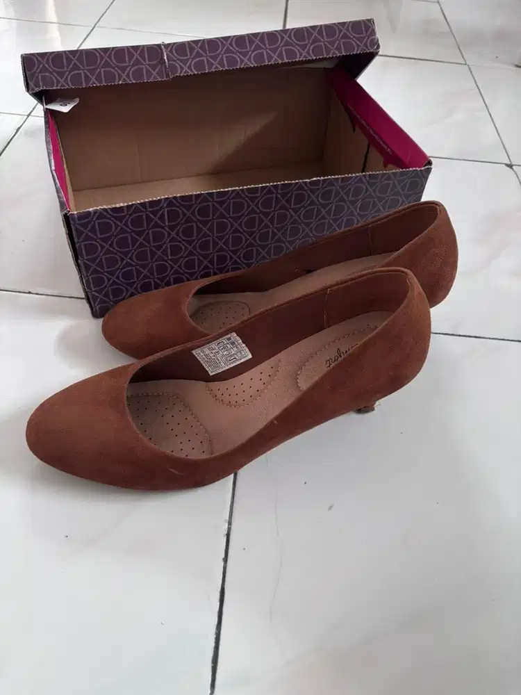 Sepatu Wanita Bekas - Warna Cokelat