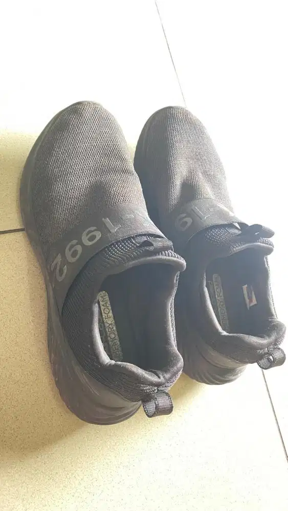 Sepatu skecers ultra light ukuran 45