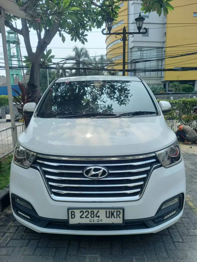 HYUNDAI H1 DIESEL MATIC 12 seater Rutin Service Resmi Langsung Pemilik