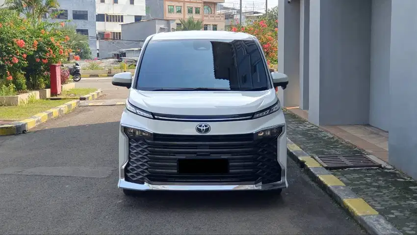 Toyota All New Voxy 2.0 TSS Camera360 White on Black 2022 Like New