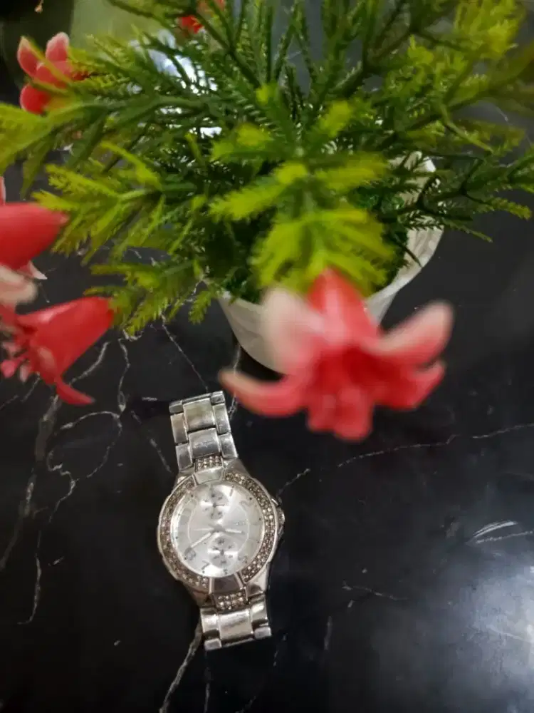 JAM Tangan cewek merk GUESS Original