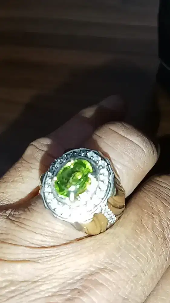Batu peridot Burma