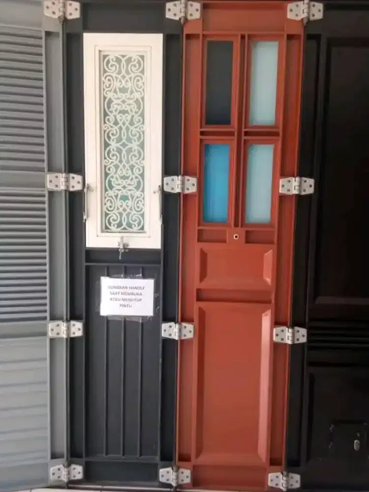 Rel roda garasi wina