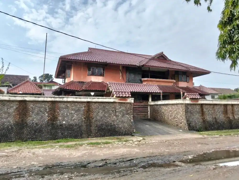 Rumah lama tanahnya luas 1093m2 di kav.AL pondok bambu