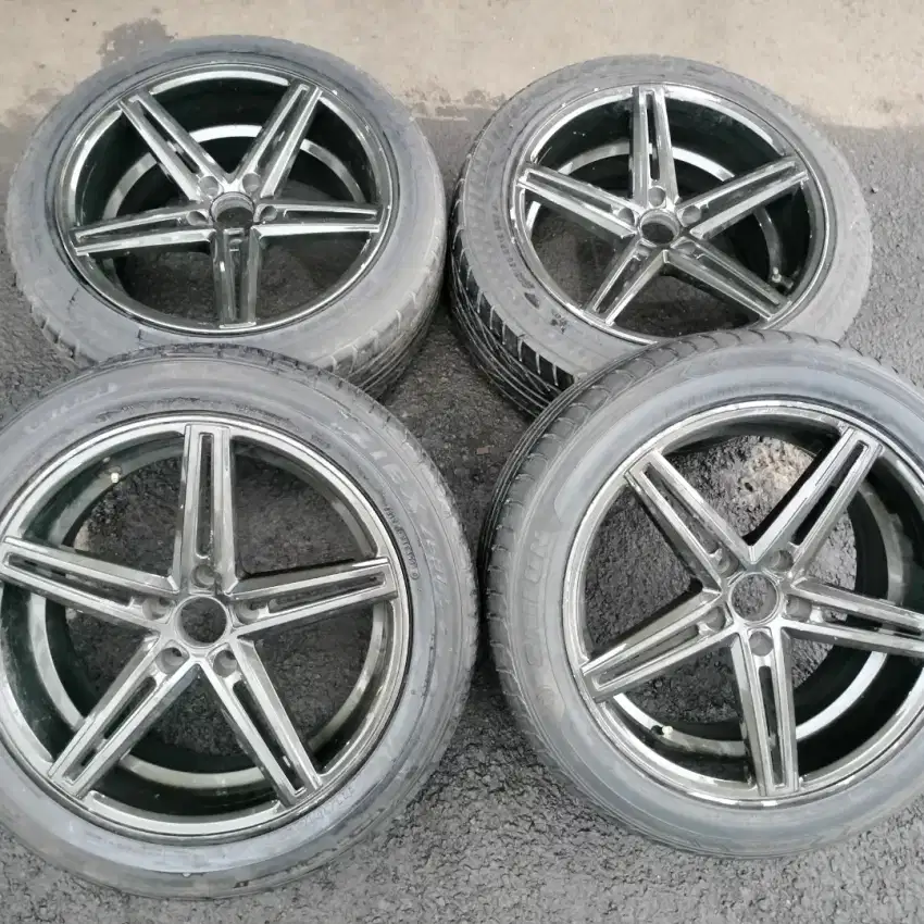 Velg Vossen ring 18x8-9 pcd 5x114,3 ban 285/50 R18 Pajero ranger