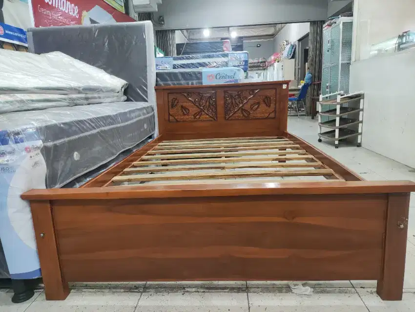 Dipan kayu jati