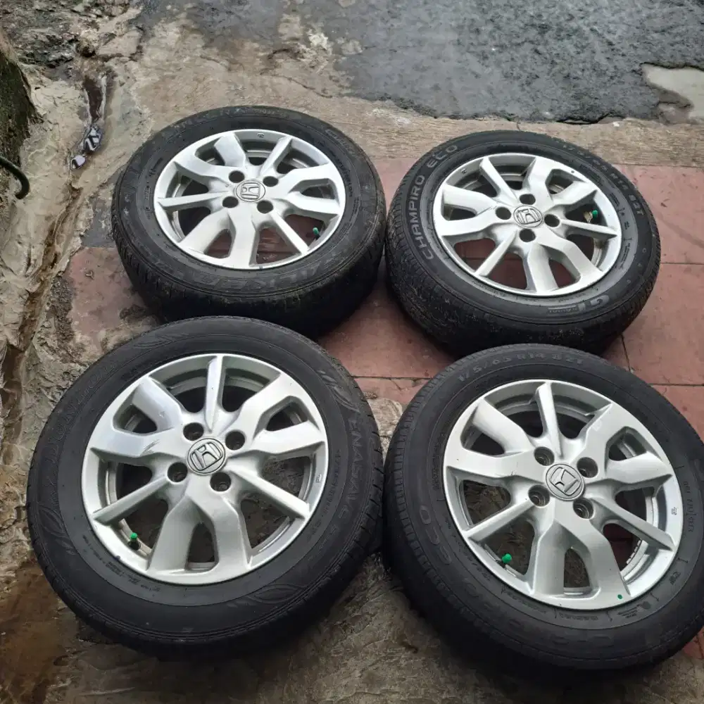 Oem honda brio ring 14 velg dan ban