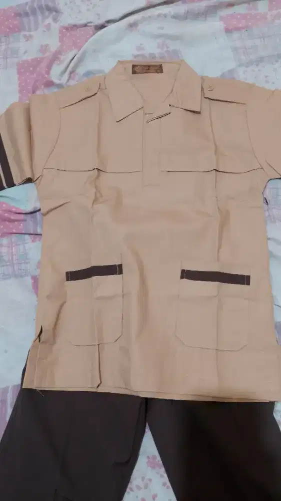 Baju sekolah pramuka