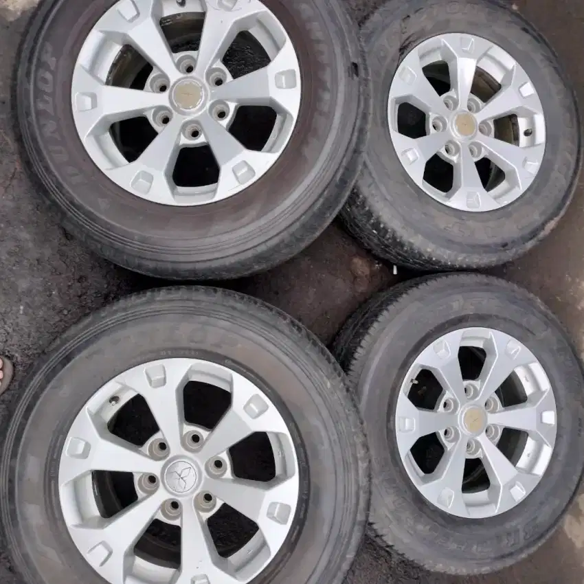 Velg original Mitsubishi Pajero sport Dakar ring 17 ban 265/65 R17
