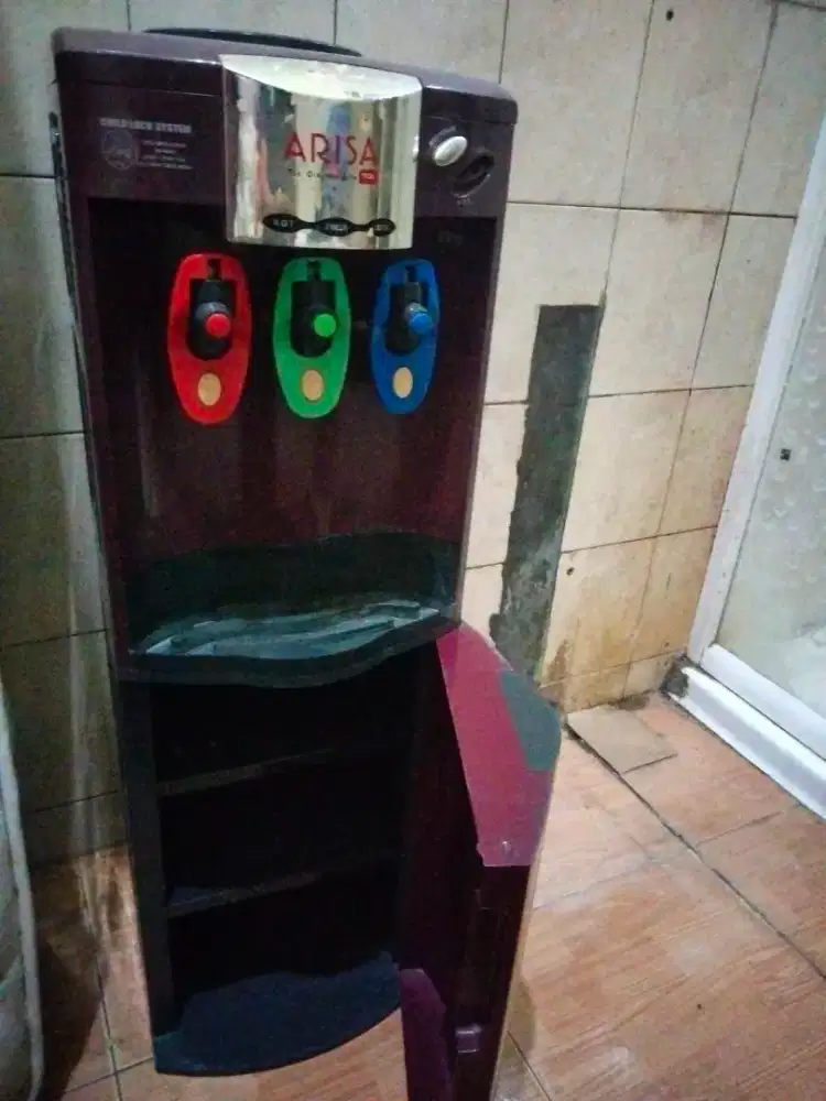 DISPENCER ARISA BAIK