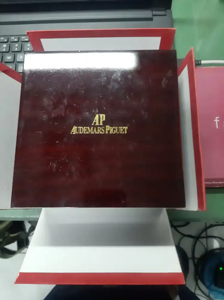 Jam tangan Audemars Peguet