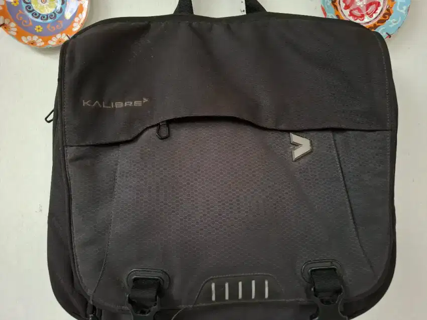 Tas kerja laptop second original brand kalibre