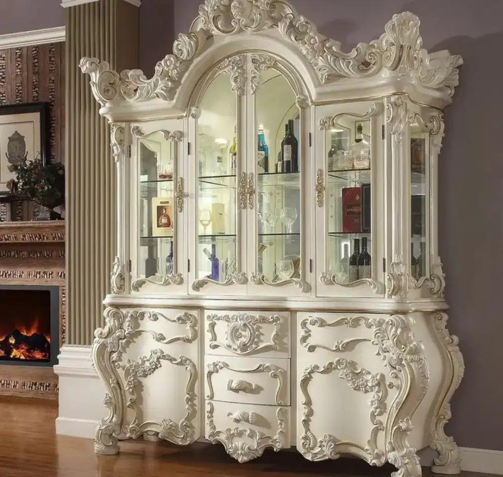 Almari hias mewah jepara