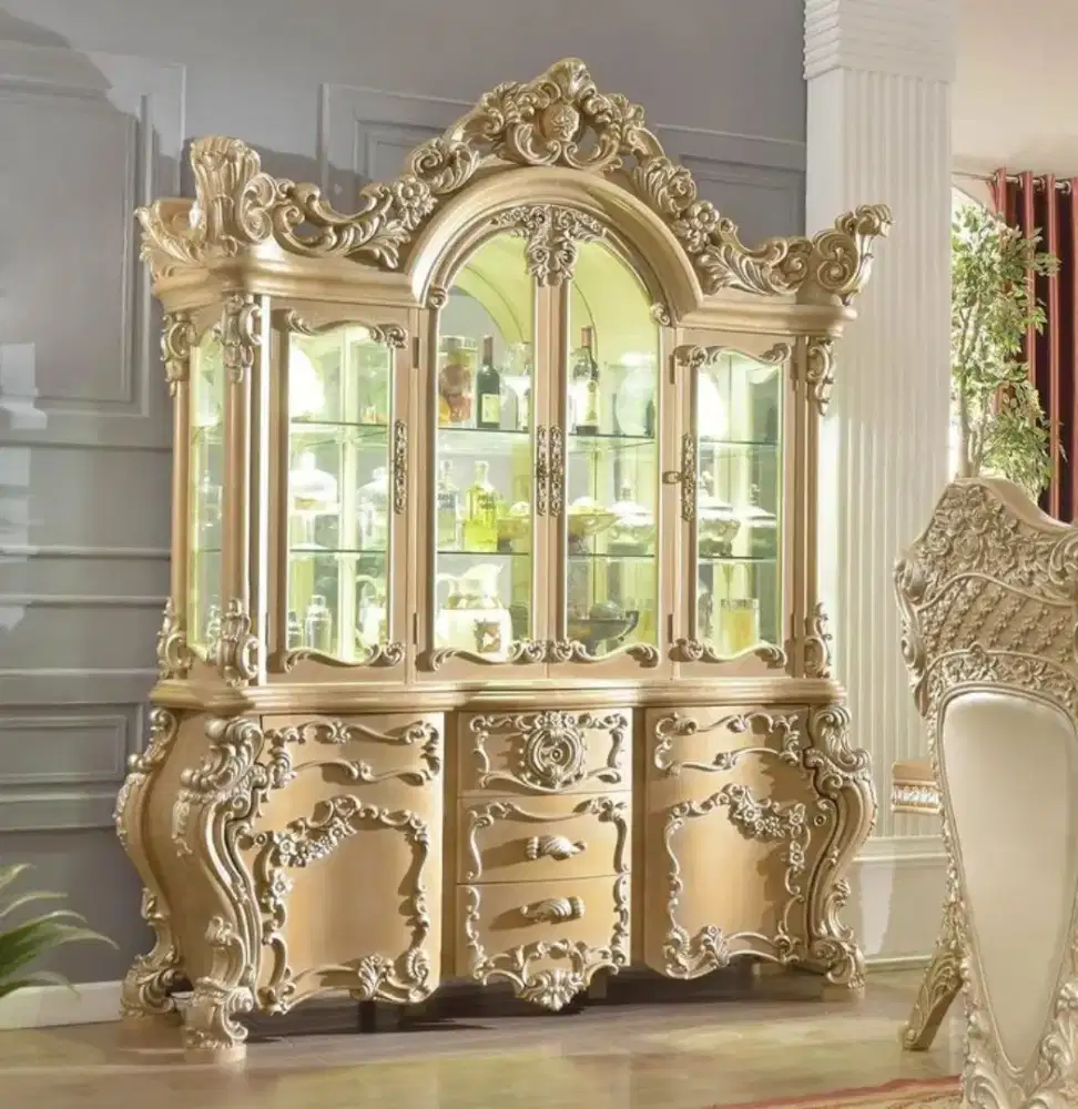 Lemari hias ukir mewah jepara