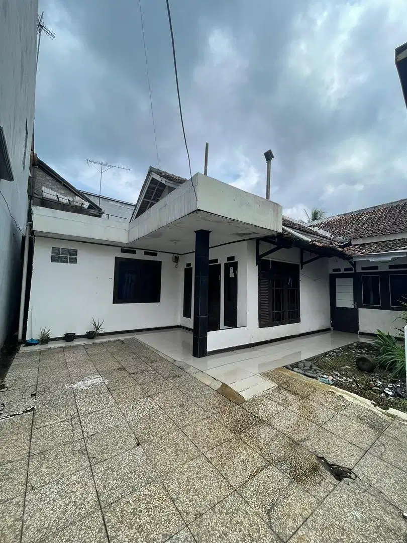 Di jual cepat Rumah strategis